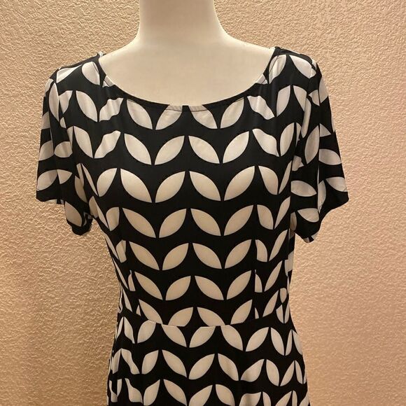 Reborn New York Dress   - Picture 3 of 12